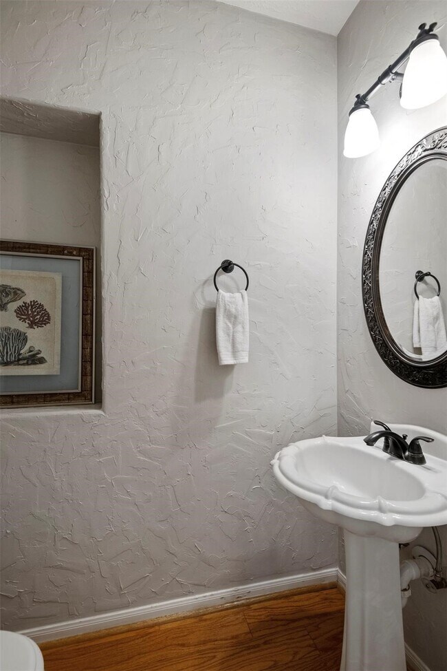 Building Photo - 35 N York Gate Ct