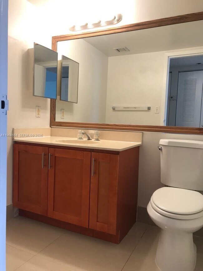 Building Photo - 7601 E Treasure Dr