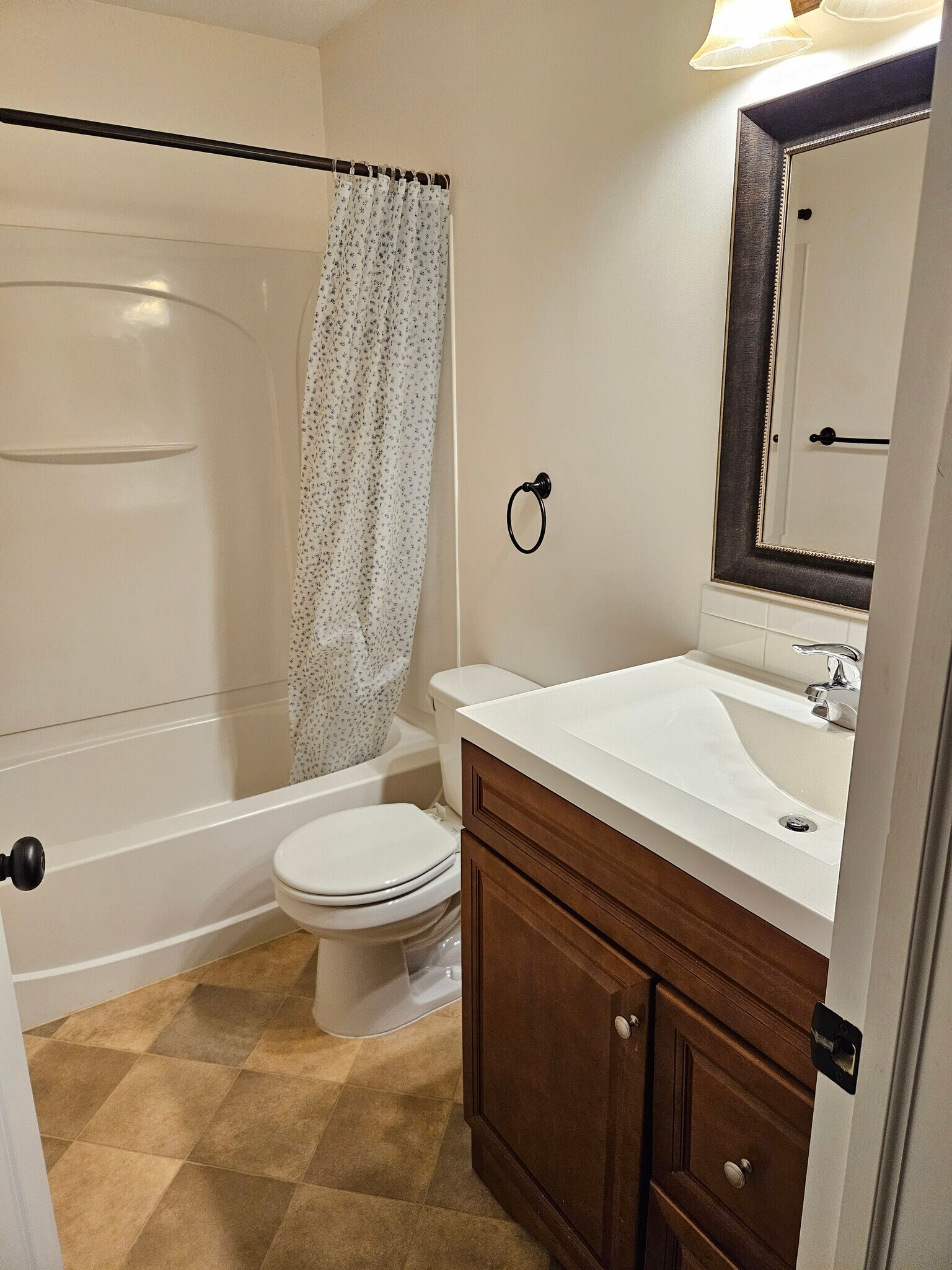 Building Photo - 4711B Dunbarton Rd