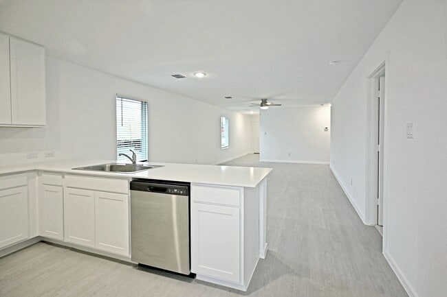 Building Photo - 9902 Mather Wy