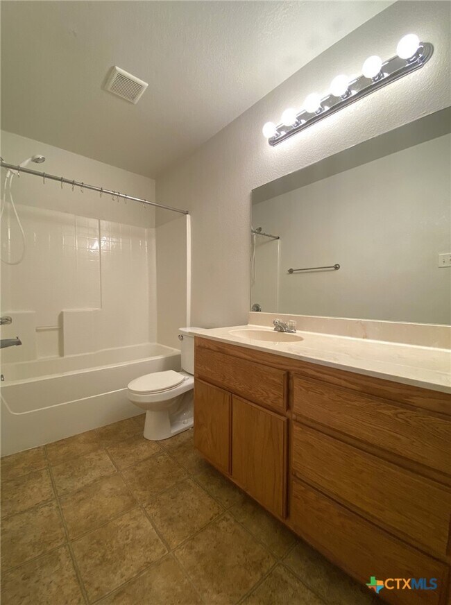 Building Photo - 2910 Ashley Dr