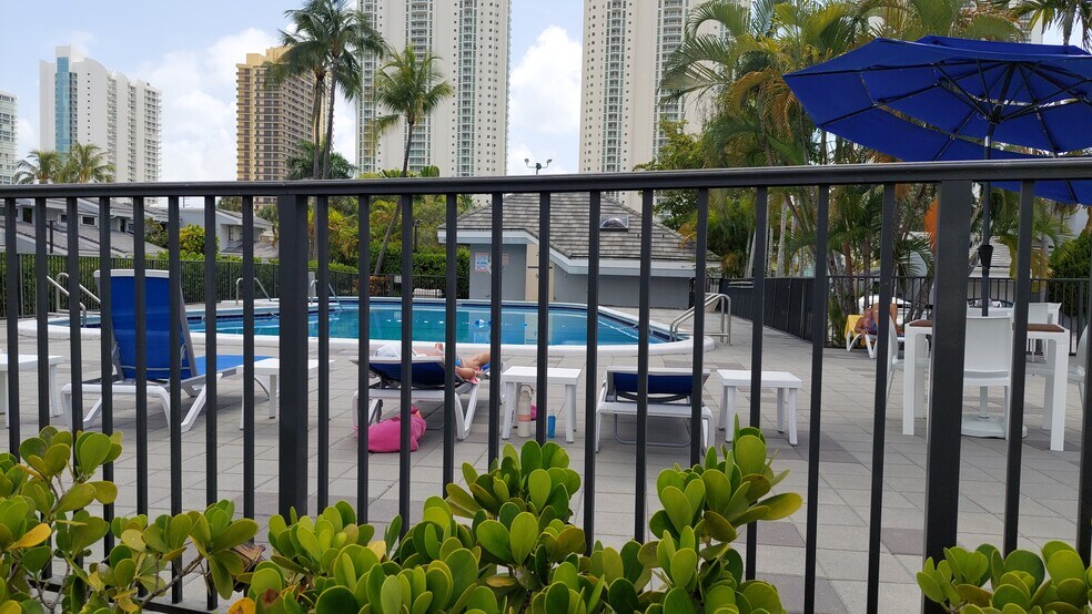 Building Photo - 255 Poinciana Island Dr