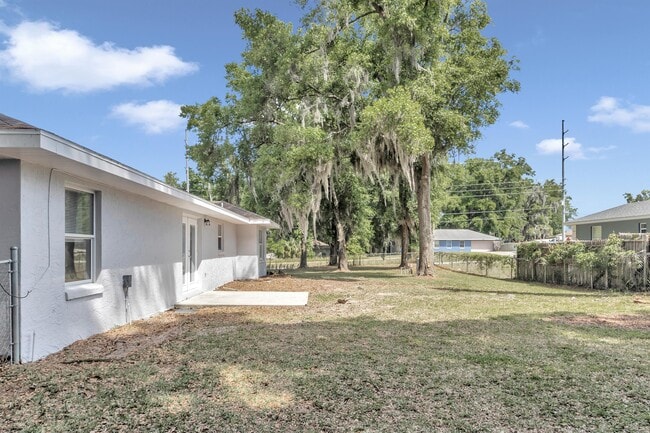 Building Photo - 2405 SE 46th Ct