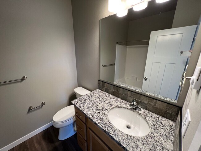 Building Photo - NEW 4 Bedroom / 4.5 Bath Townhome. A/C in every bedroom