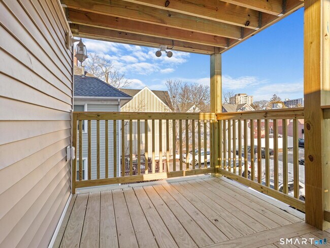 Building Photo - 27 5th St