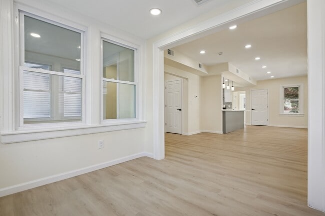 Building Photo - 4 Lincoln Pl