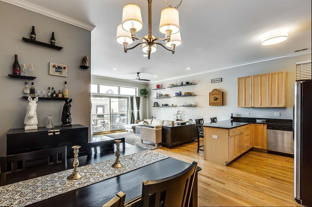 Building Photo - 2740 W Belmont Ave