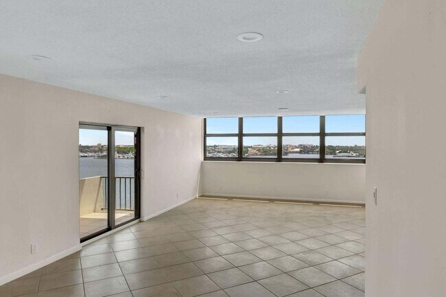 Building Photo - 1501 S Flagler Dr