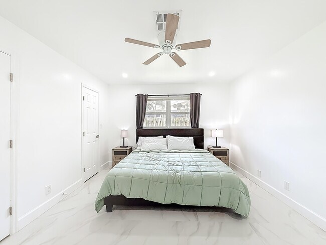 Building Photo - 635 Kingbird Cir