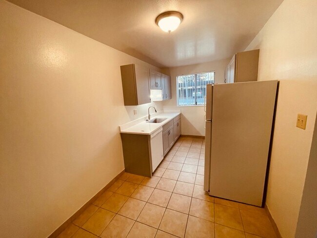 Building Photo - 459 E 2700 S