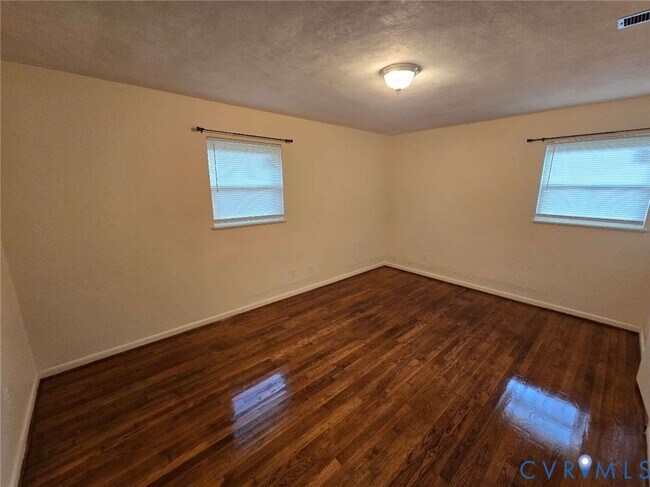 Building Photo - 2604 Sunnybrook Rd