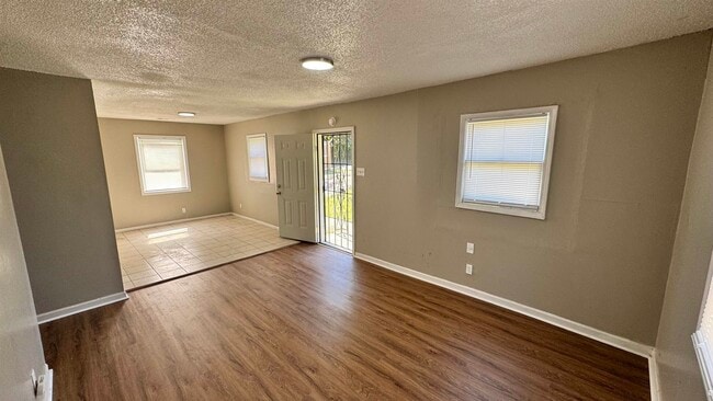 Building Photo - 2434 Vollintine Ave