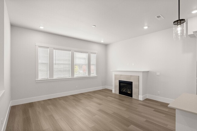 Building Photo - 13737 SW 165th Ave