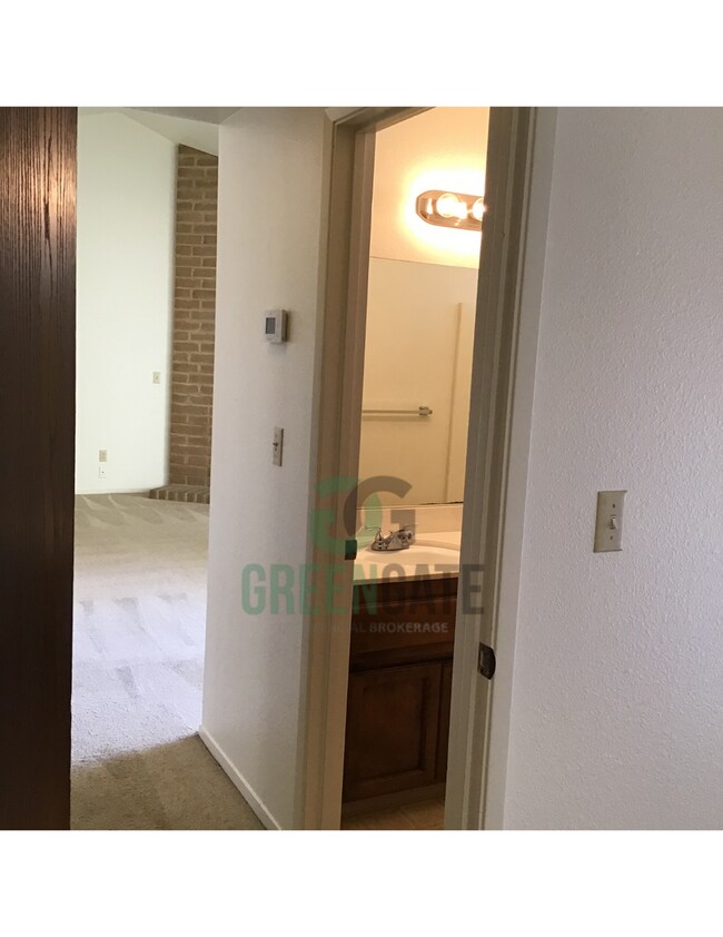 Building Photo - 941 Claremont Ct