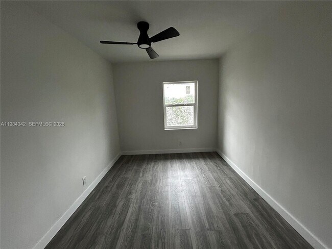 Building Photo - 4429 SW 21st St