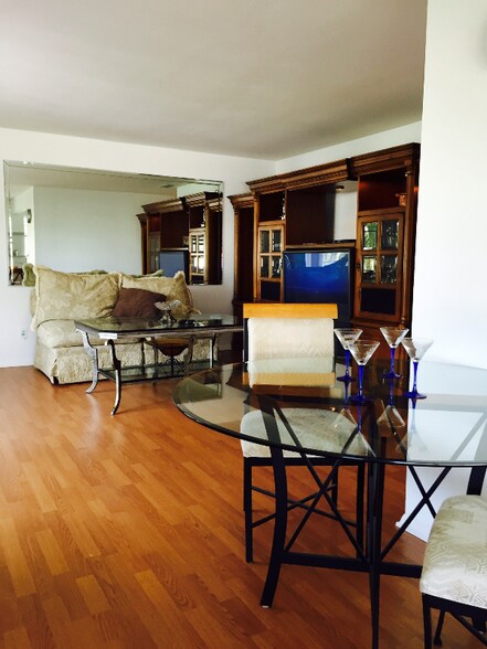 Building Photo - 2929 SE Ocean Blvd