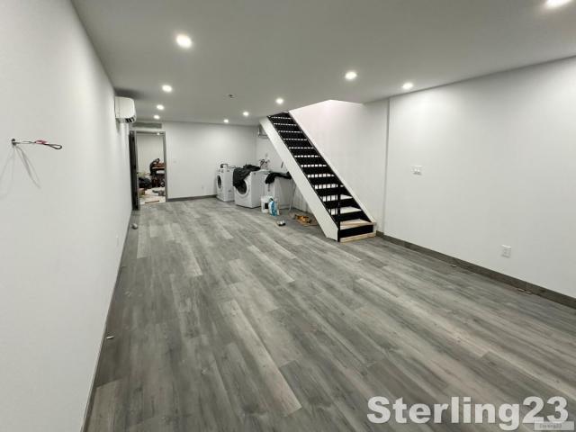 Building Photo - 3 bedroom in ASTORIA NY 11105