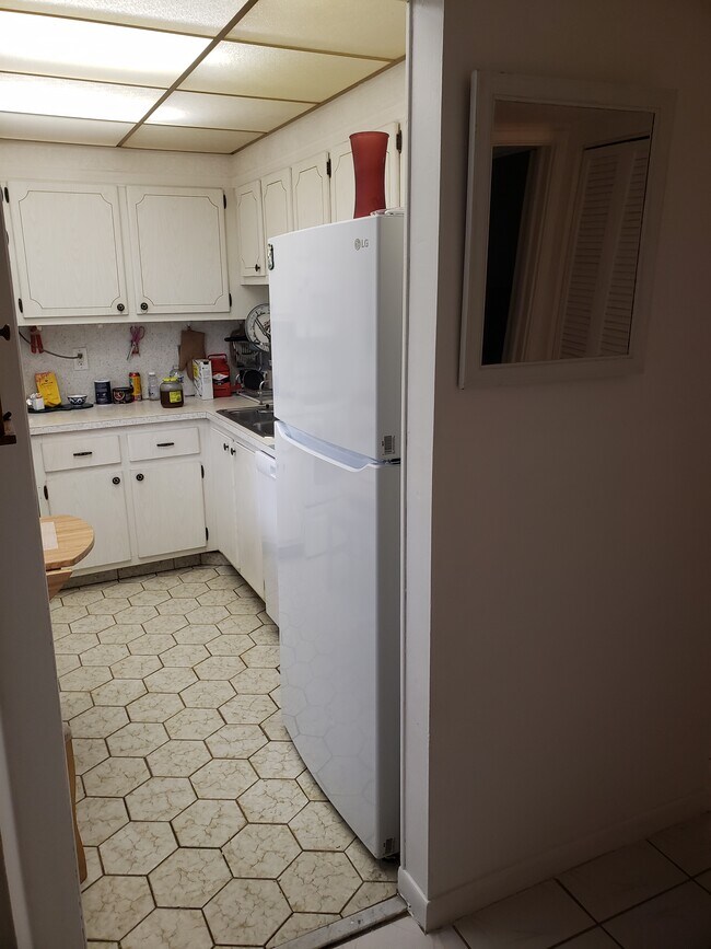 Building Photo - 300 NE 14th Ave