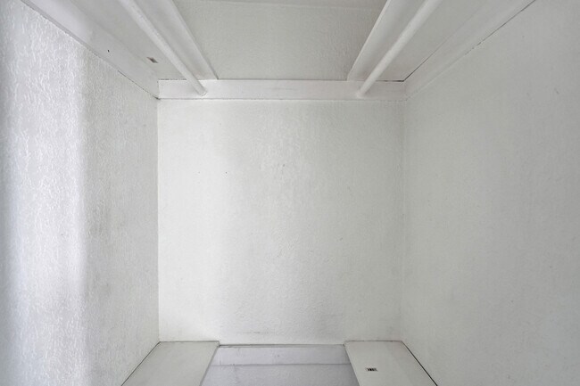 Building Photo - 234 NE 14th Ave