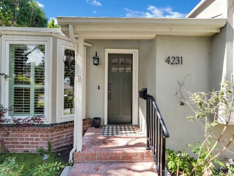 Building Photo - 4231 Stern