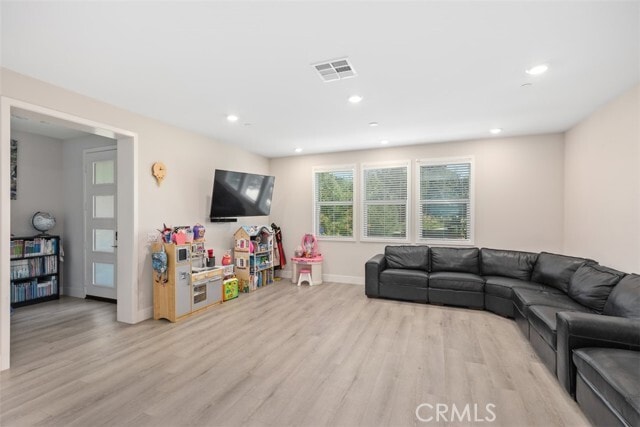 Building Photo - 395 Sawbuck