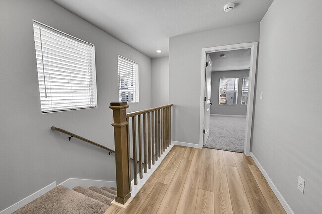 Building Photo - $2,495.00, 3 bed,2.5 bath located in Color...
