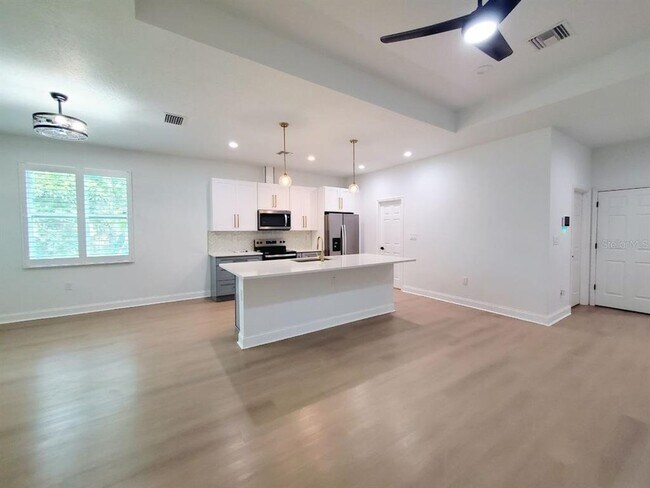 Building Photo - 2616 E Cayuga St