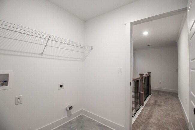 Building Photo - 2036 Warbler Dr