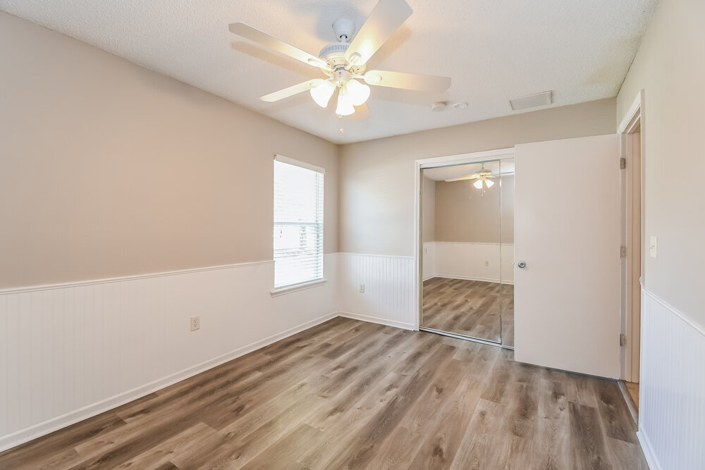 Building Photo - 11412 Brian Lakes Dr N