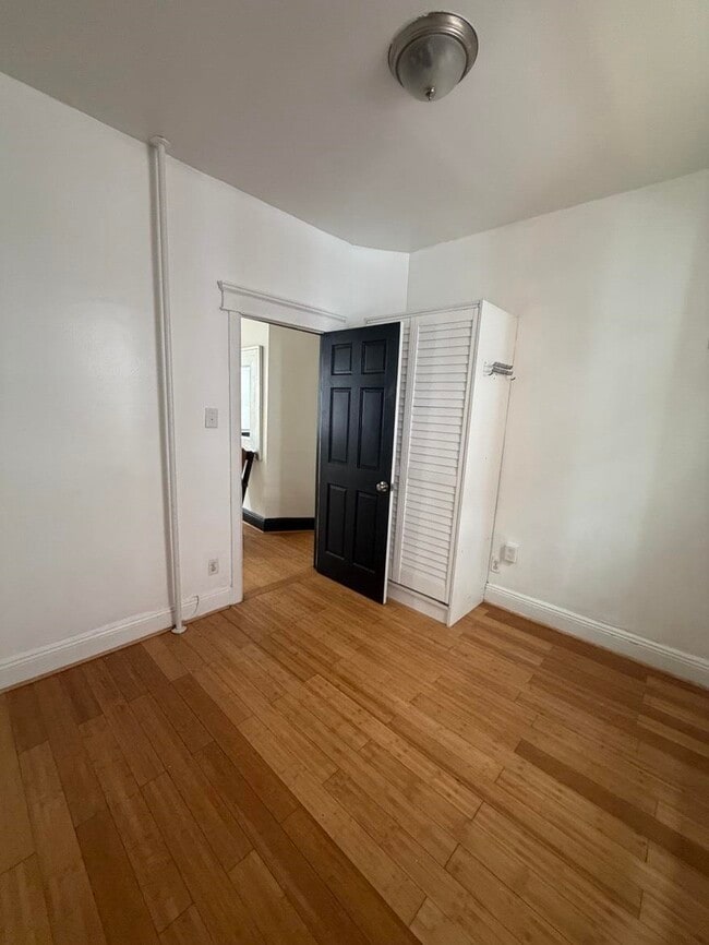 Building Photo - 425 75th St
