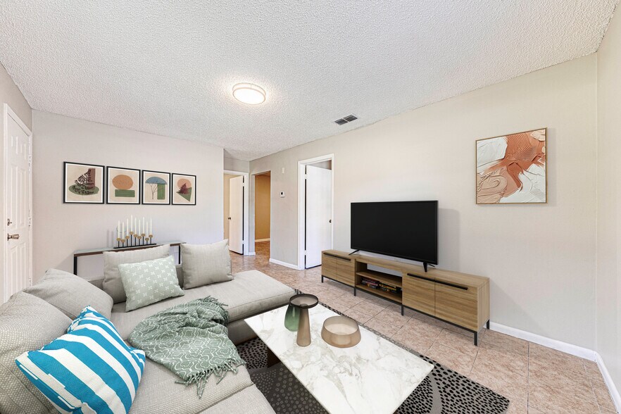 Building Photo - 415 NE 11th Ave