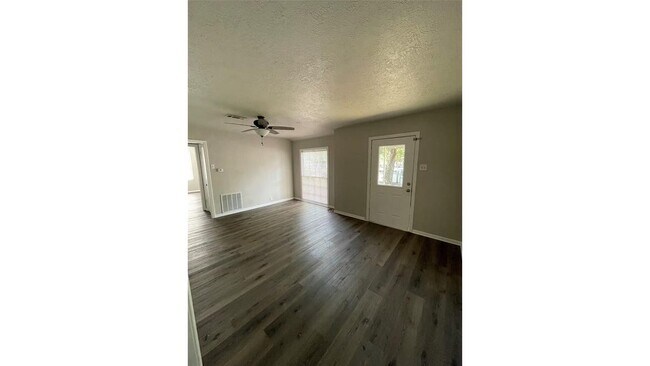 Building Photo - 606 Marshall St