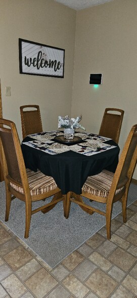 Building Photo - 1645 Tanglewood Dr