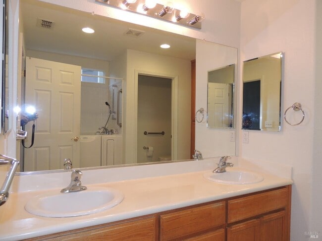 Building Photo - 265 Conway Dr