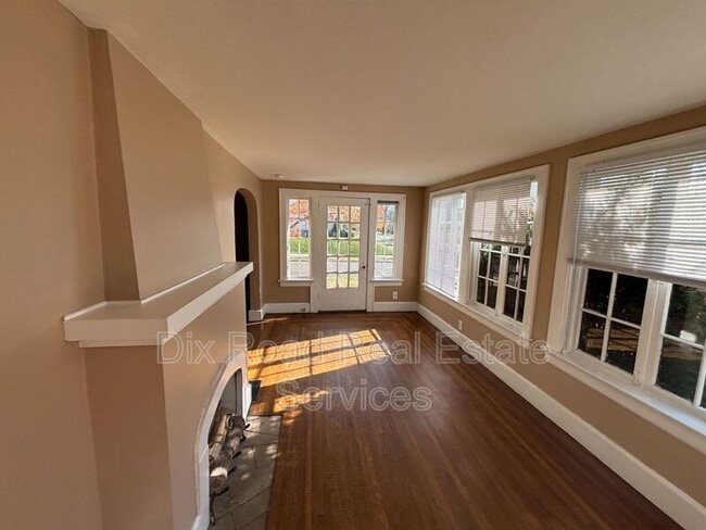 Building Photo - 107 Edgewood Ave