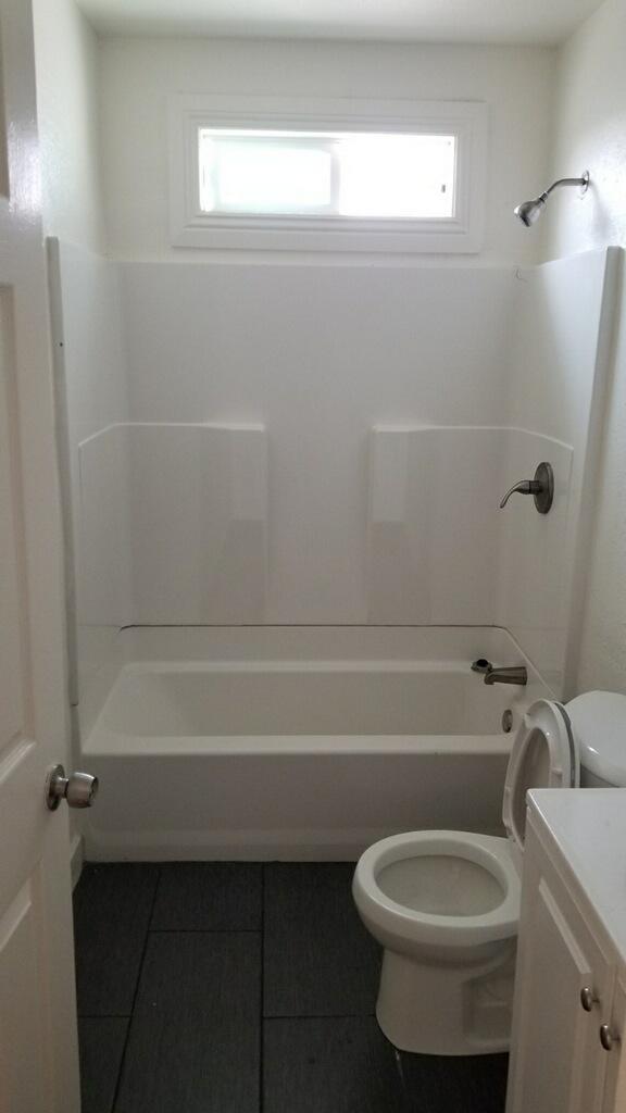 Building Photo - 10616 S Central Ave