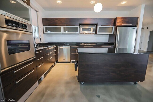 Building Photo - 900 S Las Vegas Blvd