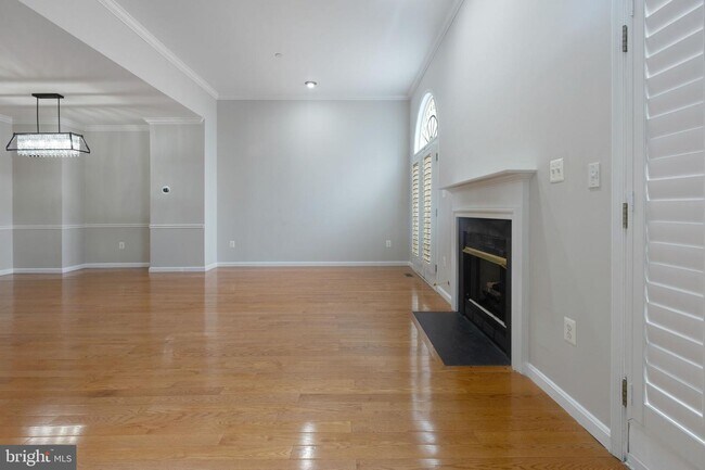 Building Photo - 434 Clayton Ln