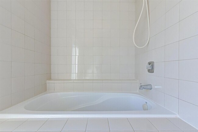 Building Photo - 21623 Park Valley Dr