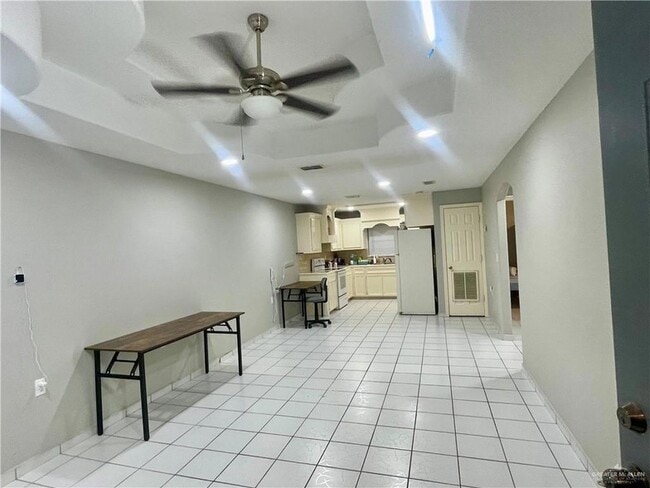 Building Photo - 144 Redwood Rd