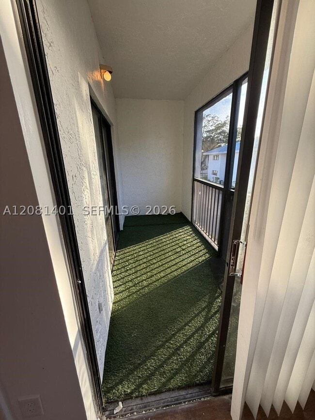 Building Photo - 2550 SW 18th Terrace