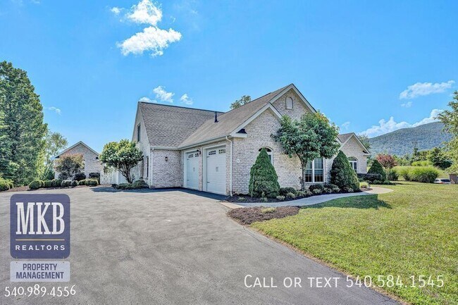 Building Photo - 7621 Nandina Dr