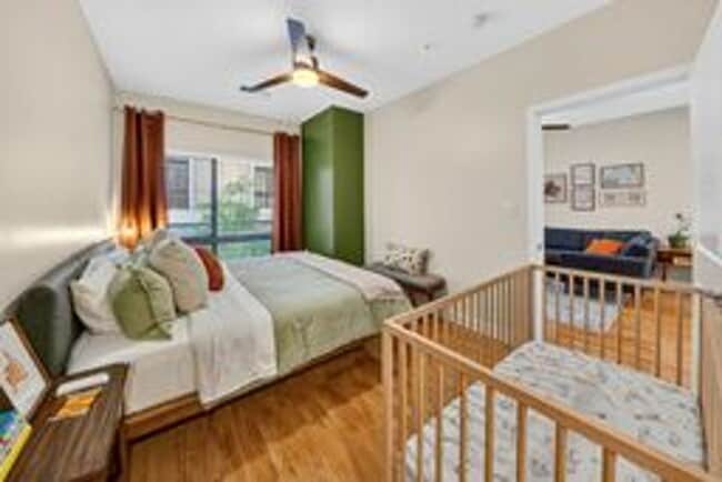 Building Photo - Stunning 1BR/ 1BA Condo with Den and Garag...