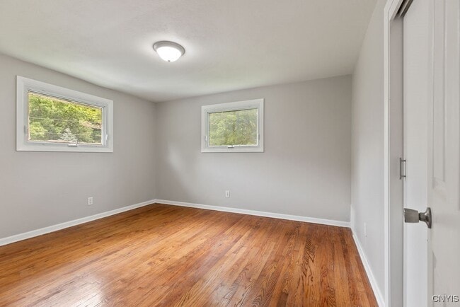Building Photo - 117 Treeland Cir
