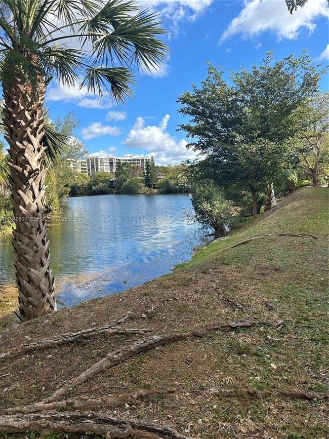 Building Photo - 6225 SW Kendale Lakes Cir