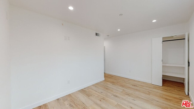 Building Photo - 6807 Gloria Ave