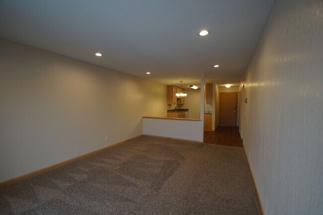 Building Photo - Pinto Suite