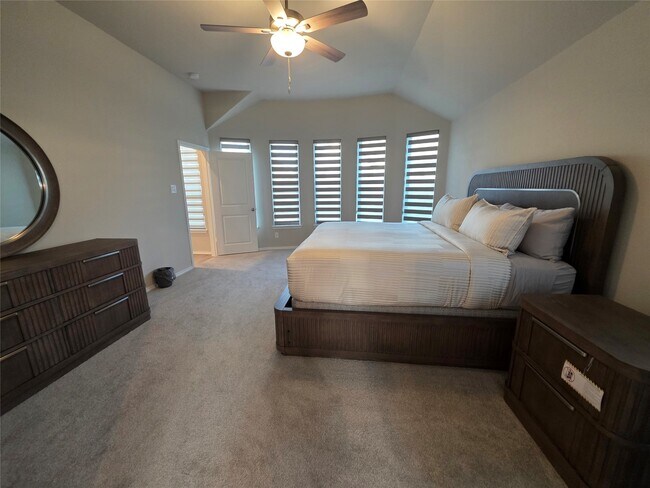 Building Photo - 13810 San Pasqual Pointe Dr