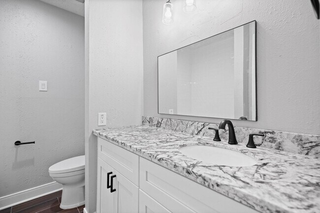 Building Photo - 13514 Klamath Falls Dr
