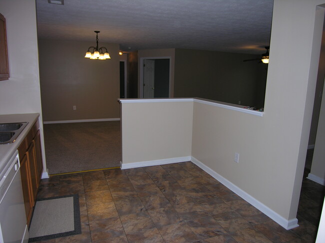 Building Photo - 8921 Hunters Creek Dr